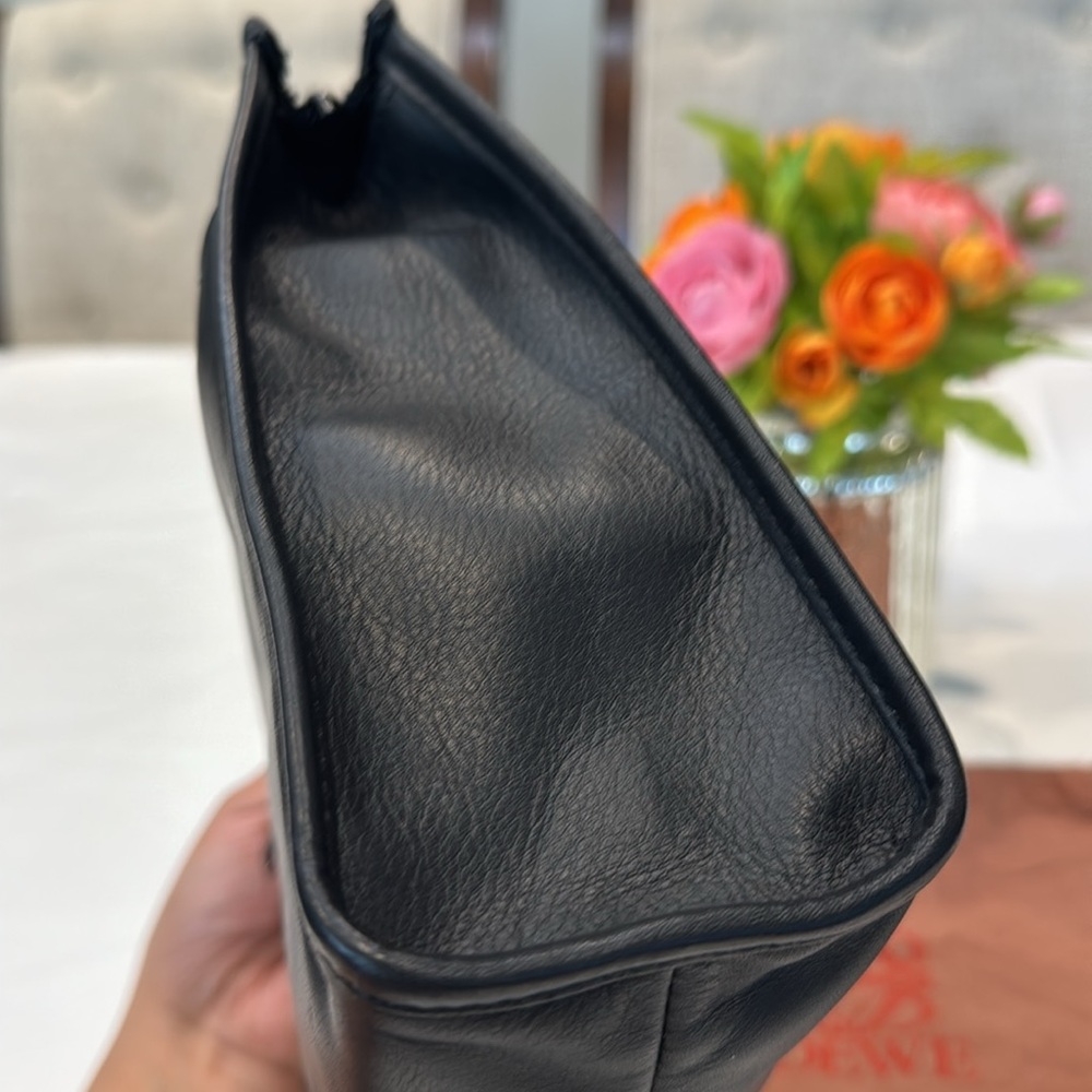 Authentic Loewe Black Leather clutch Bag with Minimalist Design - Picture 3 of 11